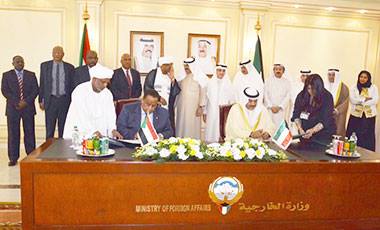 مراسم التوقيع على مذكرة تفاهم بين السودان والكويت بالغاء تأشيرات دخول الدبلوماسيين