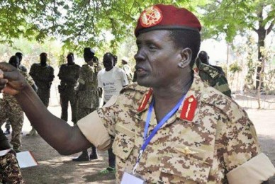 الجنرال بيتر قاديت في صورة تعود لابريل 2015 (سودان تربيون)