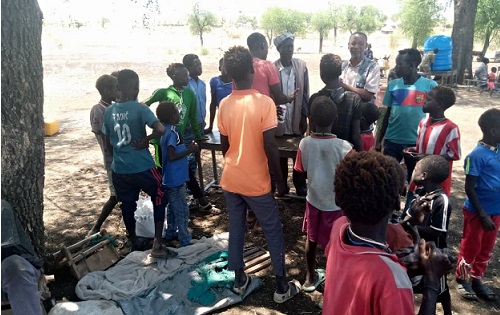 أطفال فارين من قتال القمز والامهرا على الحدود السودانية الاثيوبية .. (سودان تربيون)