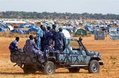 Sudanese_police_secure_Abu_Shouk_camp.jpg
