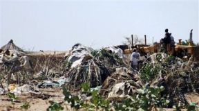 Sudanese_police_bulldoze_debris.jpg
