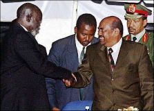El_Bashir_shakes_hands_with_Garang.jpg