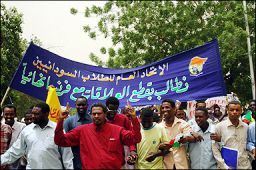 Sudanese_demonstrate_in_Khartoum.jpg