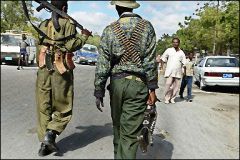 militiamen_walk_through_Mogadishu.jpg