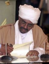 El-Bashir_signs_constitution_.jpg