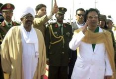 Al-Bashir_welcomes_Gadhafi_20060326.jpg