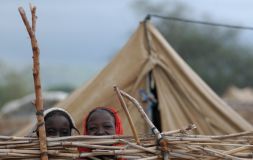 Refugee_girls_at_Breidjing_camp_eastern_Chad.jpg