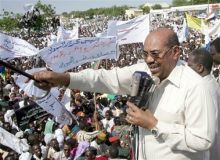 al-Bashir_addresses_a_rally_in_Sheiria.jpg