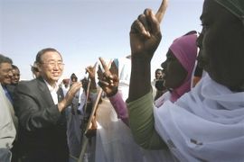 UN_Ban_Ki-moon_is_greeted.jpg