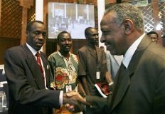 Nafi Ali Nafi, head of Sudan government delegation, right shakes hands with rebels representatives (here we see Tadjedine Beshir Niam, chief negotiator of JEM-Collective Leadership ) ahead of a binary session of the peace talks in Sirte, Libya Sunday, Oct. 28, 2007. (AP)