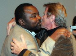 The leader of the SLM, Abdelwhaid al-Nur, welcomed by the French former minister Bernard Kouchner, one of the campaigners en favor of Darfur plight in France, Tuesday March 20, 2007. (AP)