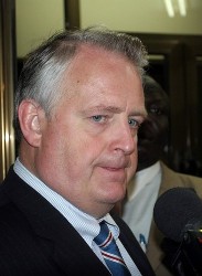 US special envoy for Sudan, Richard Williamson, leaves after meeting with Sudanese Foreign Minister Deng Alor (unseen) in Khartoum on June 2, 2008 (Reuters)