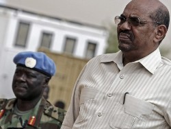 Sudan's President Omar Hassan al-Bashir stands next to Force Commander of the United Nations-African Union Mission in Darfur (UNAMID) General Martin Luther Agwai (L) at a Quarter Guard parade during his visit to the mission's headquarters in El Fasher, 23 July, 2008 (Reuters)