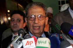 Arab League General Secretary Amr Mussa talks to media after his meeting with Sudanese president Omar al-Beshir in the capital Khartoum on July 20, 2008 (AFP)