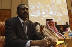 Sudan's state minister for Foreign Affairs Salman al-Wasilla (L) and Saudi Arabia's Foreign Minister Prince Saud Al Faisal attend a ministerial meeting at the Arab League headquarters in Cairo July 19, 2008 (Reuters)
