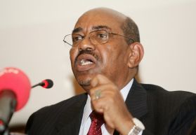 Sudanese President Omar Hassan al-Beshir speaks during his press conference in Istanbul on August 20, 2008 (AFP)