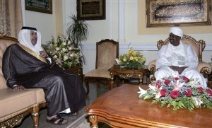 Sudanese President Omar Al-Bashir, right, meets with Qatari prime minister and minister of foreign affairs Sheik Hamad bin Jassem Al Thani in Khartoum,Tuesday, March 24, 2009 (AP)