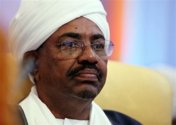 Sudanese President Omar Al-Bashir attends the closing session of the Arab summit in Doha, Qatar, Monday, March 30, 2009 (AP)