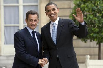 France's President Nicolas Sarkozy (L) shaking hand with U.S. President Barack Obama