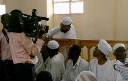 Sudanese Islamists accused of killing a US diplomat and his driver attend their trial in the Sudanese capital Khartoum on August 31, 2008 (AFP)