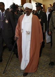 Sudanese President Omar al-Bashir, center, attends the emergency Arab leaders summit on Gaza in Doha, Qatar, Friday, Jan. 16, 2009 (AP)