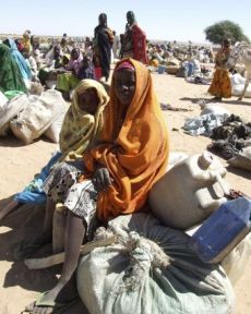 Darfuri refugees camp out on the border, near Birak, a few kilometeres from the border with Sudan, March 6, 2008. (Reuters)