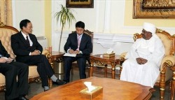 In this photo released by China's Xinhua News Agency, Sudanese President Omar al-Bashir, right, meets with Liu Guijin, left, special representative of the Chinese government for Darfur, in Khartoum, capital of Sudan, on Thursday, Jan. 8, 2009 (AP)