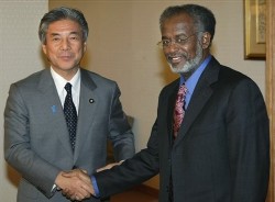 Sudanese State Minister for Foreign Affairs Ali Ahmed Karti, right, shakes hands with Japanese Foreign Minister Hirofumi Nakasone during their meeting at the Foreign Ministry in Tokyo, Japan, Monday, Feb. 2, 2009 (AP)
