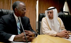 Qatari State Minister for Foreign Affairs Ahmed bin Abdullah al-Mahmud (R), who heads an Arab League delegation charged with mediating the stalled peace talks on the Darfur crisis, meets with his Sudanese counterpart Ali Karti in Khartoum on October 9, 2008 (AFP)