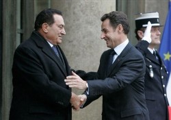French President Nicolas Sarkozy, right, welcomes Egyptian President Hosni Mubarak at the Elysee Palace in Paris, Monday, Feb. 9, 2009. Mubarak is on a 4-day tour in Europe (AP)