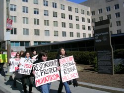 Student protesters demonstrating in front of the US State Department (ST)