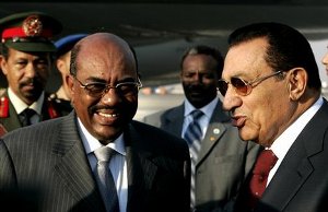 Sudanese president Omer Hassan Al-Bashir (left) with Egyptian president Hosni Mubarak (right)