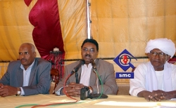 Salah Gosh (center) during the meeting with media figures January 10, 2009 (Sudanese Media Center)