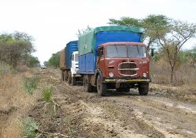 trucks_at_Bor-Juba-1.jpg