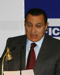 Egyptian President Hosni Mubarak speaks at the Indo-Egyptian business forum organised by the Confederation of Indian Industry (CII) and Federation of Indian Chambers of Commerce and Industry (FICCI) in New Delhi November 17, 2008 (Reuters)