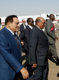 al-Bashir_welcomes_Mubarak.jpg