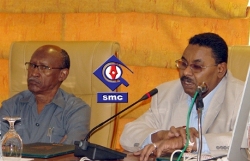 Salah Gosh (right) during the meeting with media figures November 19, 2008 (Sudanese Media Center)