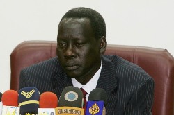 Sudanese Foreign Minister Deng Alor speaks during a press conference following a meeting with UN Security Council ambassadors in Khartoum on June 4, 2008 (AFP)