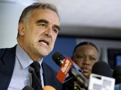 The prosecutor of the International Criminal Court, Luis Moreno-Ocampo, left, speaks at a press conference as Deputy Prosecutor Fatou Bensouda, right, looks on, at the seat of the Court in The Hague, Netherlands, Monday, July 14, 2008 (AP)