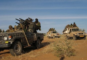 A file photo taken 14 December 2006 shows the Chadian army deploying on the battlefield of Hadjer Marfain, east of Chad (AFP)