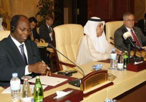 Darfur mediator, Djibril Bassolé, the Qatari state minister ath the foreign affairs and US envoy to Sudan Scott Gration in Doha during the peace talks between GOS and JEM, May 6, 2009 (QNAOL)