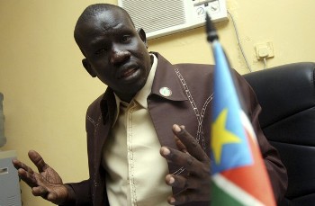 Sudan People's Liberation Movement (SPLM) spokesman Yen Matthew briefs the media in the capital Khartoum May 25, 2009 (Reuters)