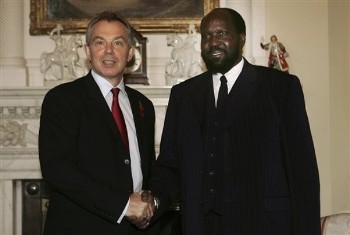 File photo showing Britain's former Prime Minister Tony Blair, left, meeting with Sudanese First Vice President Salva Kiir Mayardit at 10 Downing Street, London, Tuesday Oct. 31, 2006 (AP)