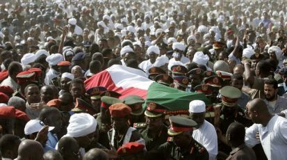 Sudanese military officers carry the body of former president Gaafar Nimeiry during his funeral procession in Omdurman, Khartoum's twin city, on May 31, 2009 (Getty)