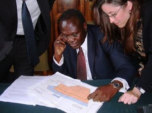 VP of South Sudan government, Dr. Riek Machar form The Hague informing by phone Sudan’s FVP and GOSS President Salva Kiir about the award of Abyei Arbitration Tribunal on July 22, 2009 (photo Moses Lomayat)