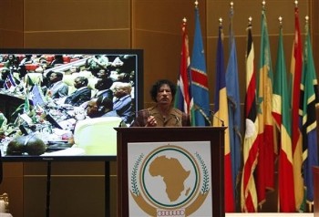 Libyan leader Moammar Gadhafi delivers a statement after the conclusion of the closing session at the third day of the 13th African Union summit of heads of state and government in Sirte, Libya Friday, July 3, 2009 (AP)