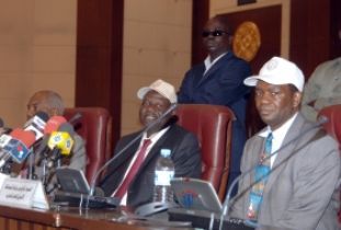Lam Akol (C) at the founding convention of the SPLM-DC at the Friendship Hall in Khartoum on Monday August 31, 2009 (SUNA)