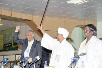 Sudanese president Omer Hassan Al-Bashir (center) at the NCP convention October 2, 2009 (Al-Rayaam)