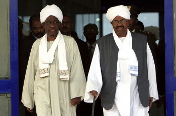 File photo showing Sudan's president Omer Hassan al-Bashir (R) and his vice President Ali Osman Mohamed Taha (L) - Reuters