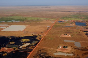 Unity oilfield, north of Bentiu, Unity State (photo Tim Mc Kulkana –UNMIS)